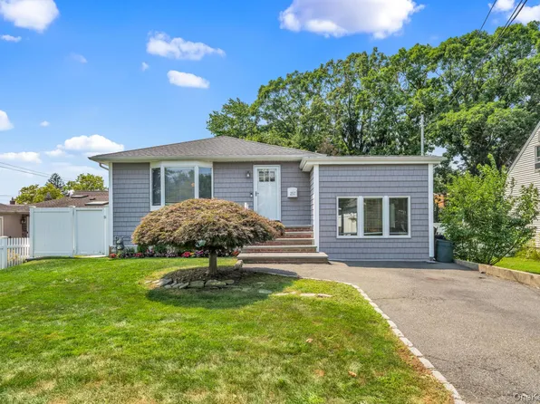 257 N Alleghany Avenue, Lindenhurst, NY 11757