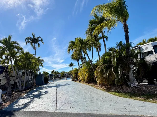 150 Smallwood Dr #210, Chokoloskee, FL 34138