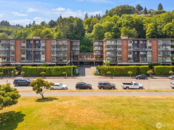 1727 Harbor Avenue SW #N401, Seattle, WA 98126