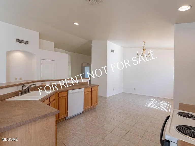 2439 W Rousseau St — Photo 15
