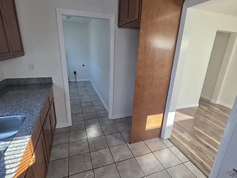 1837 Pullman St — Photo 13