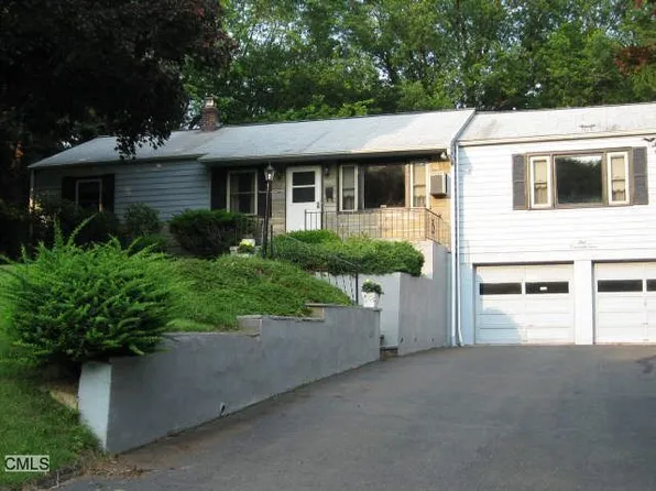 9 Crestdale Dr, Danbury, CT 06811