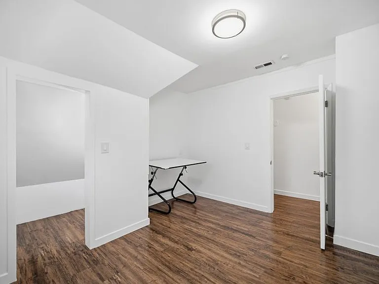 1123 E Indiana Ave — Photo 29