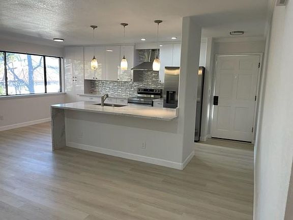 3rd image of 2533 Lucy Ln