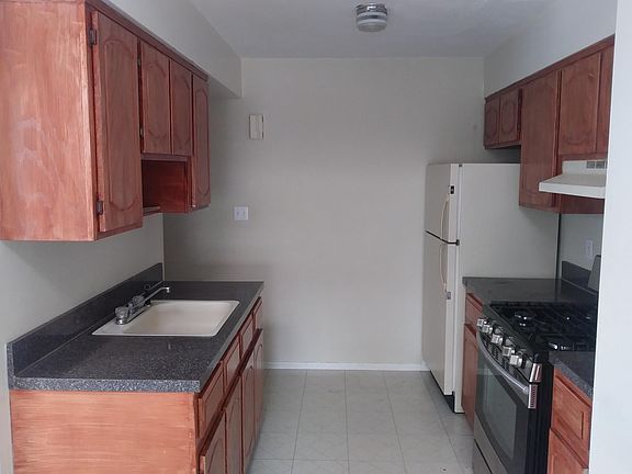 4th image of 1273 N Railroad Ave #2