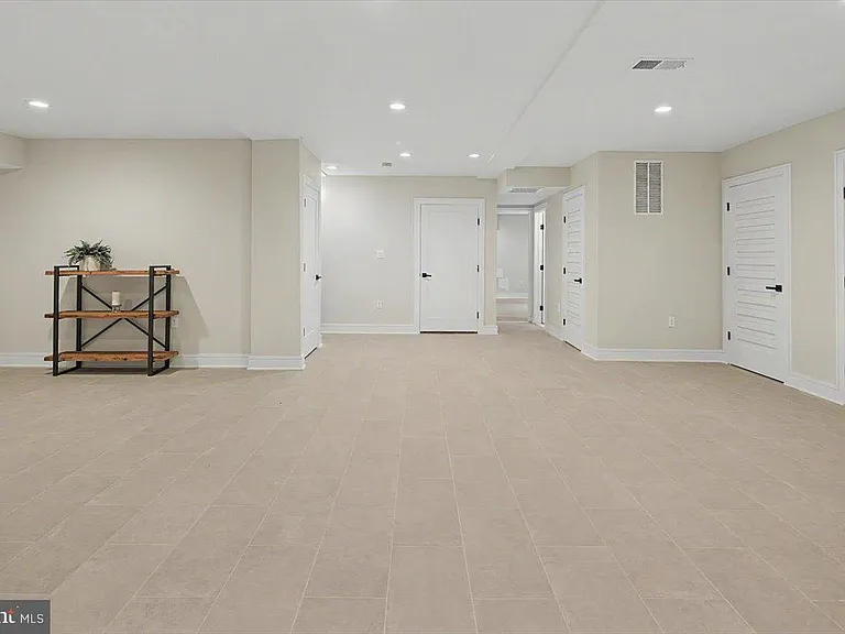 2902 Vista St NE — Photo 75