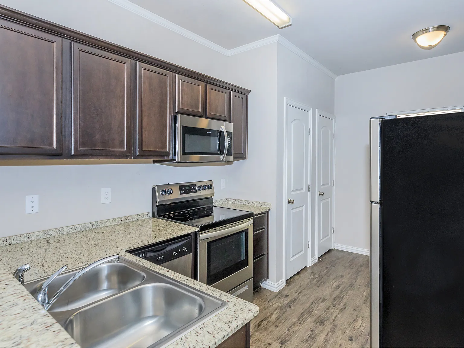 Creekside Townhomes — Photo 2