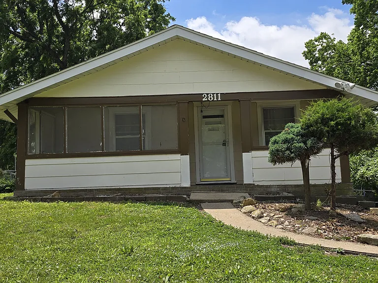 2811 NE Russell Rd — Photo 9