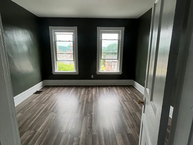 111 Churchill St — Photo 8