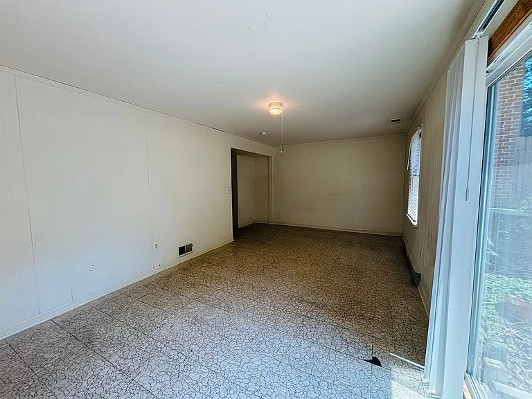 105 Sherwood Ct — Photo 20