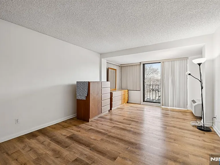 55 Clinton Pl #510 — Photo 14