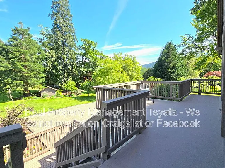 5560 Hillard Rd — Photo 5