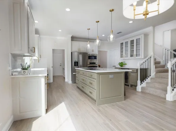 403 Golf Crest Ln, Lakeway, TX 78734