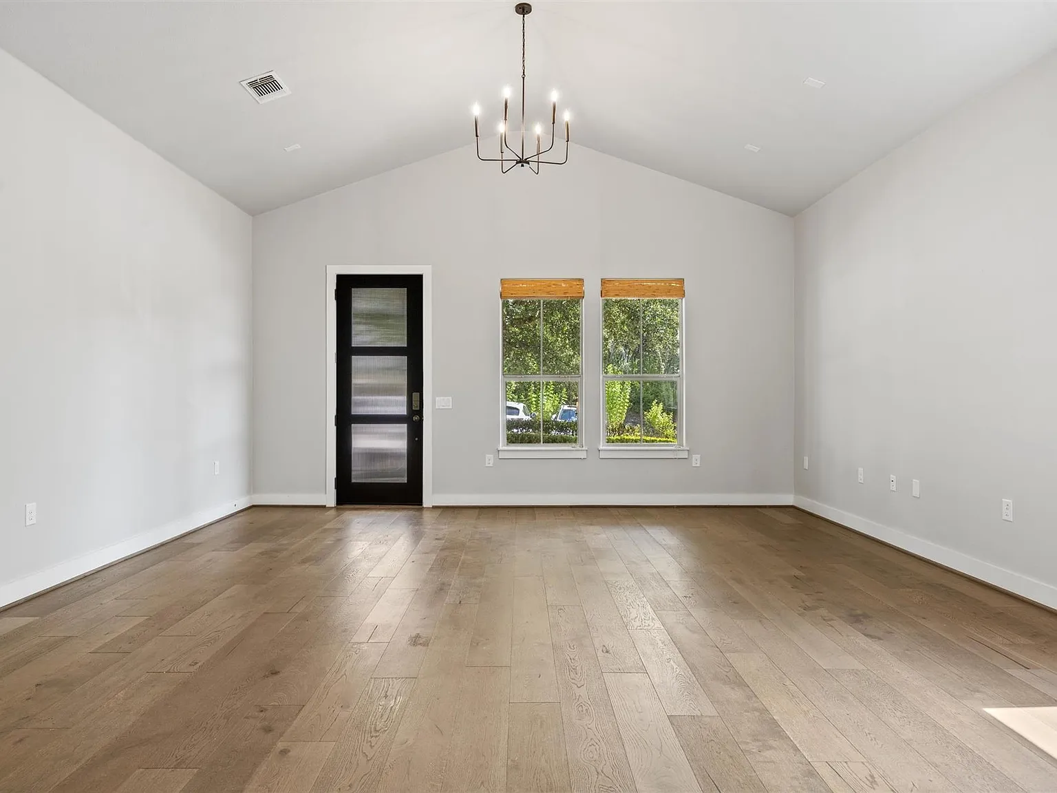 3 bed, 3.0 bath, 1801 sqft, $2,700 — Photo 4