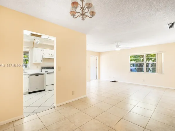 3645 SW Natura Ave APT D, Deerfield Beach, FL 33441