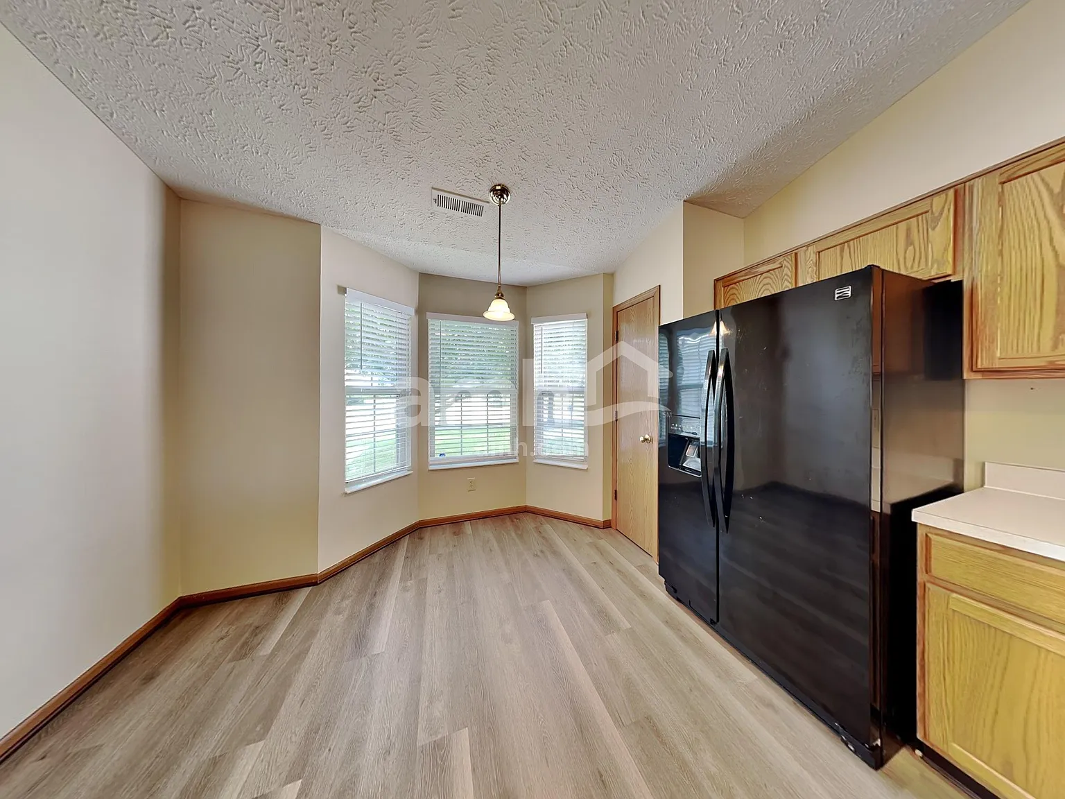 3 bed, 2.0 bath, 1351 sqft, $2,295 — Photo 3