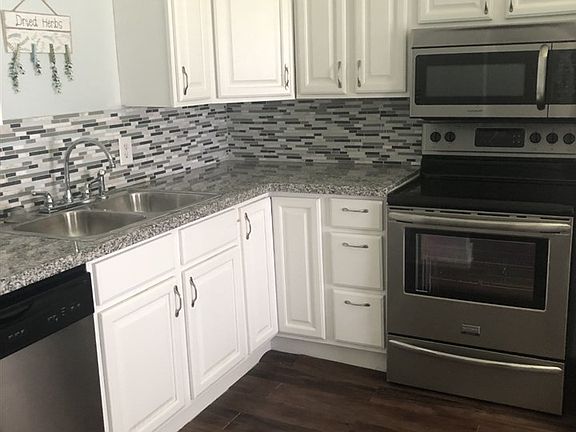 2nd image of 1520 Eugene Ave