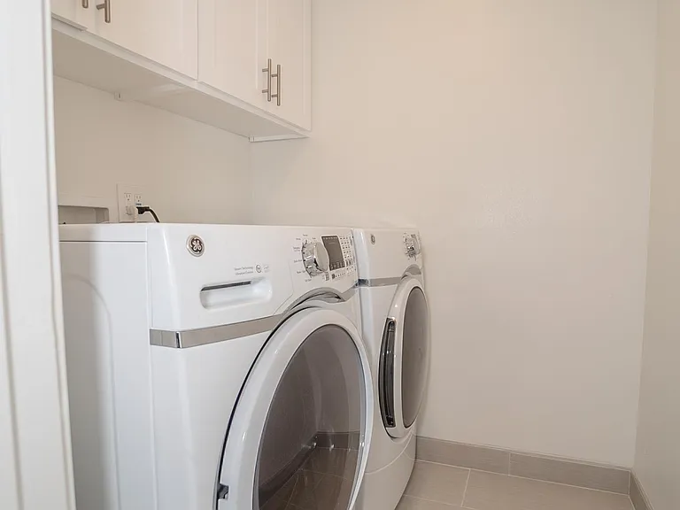 2631 S La Salle Ave — Photo 5