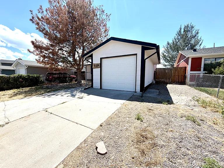 519 Garland St — Photo 2