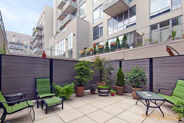 Sold by aptsandlofts.com | media 26