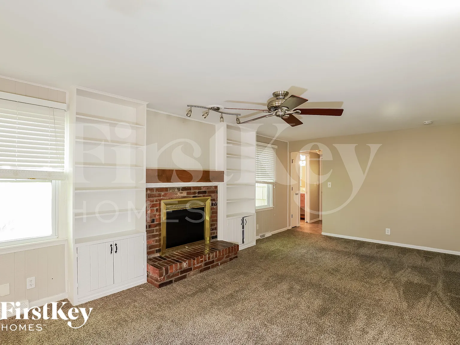 4 bed, 2.5 bath, 2581 sqft, $3,105 — Photo 2