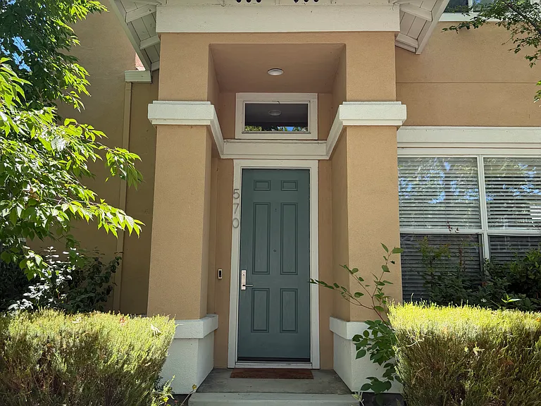 570 Minton Ln — Photo 1