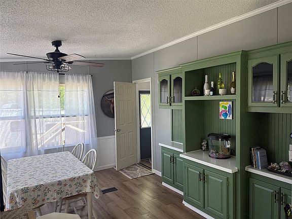 5th image of 1804 Greenview Dr
