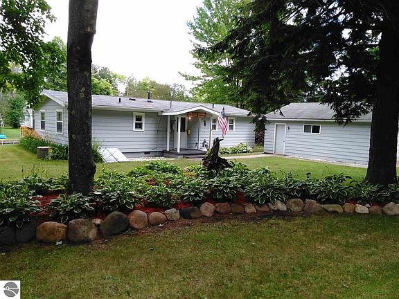 3rd image of 6089 Faye Dr