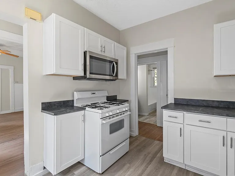 21 Sheldon Ter #1 — Photo 2