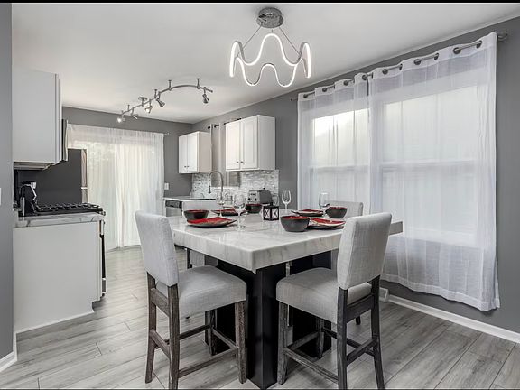 4th image of 823 Heather Ln