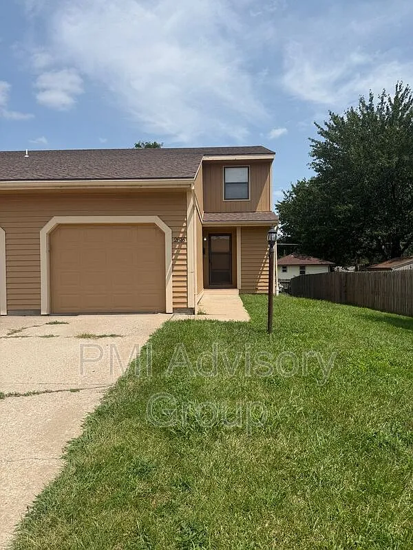 3 bed, 2.5 bath, 1546 sqft, $1,570 — Photo 2