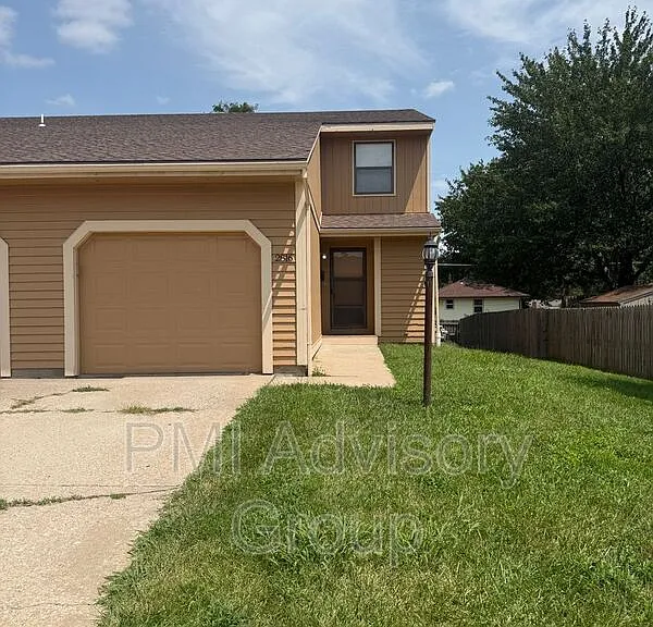 2816 SW Westport Plaza Dr — Photo 2