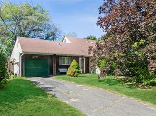 42 Blackpine Dr, Medford, NY 11763