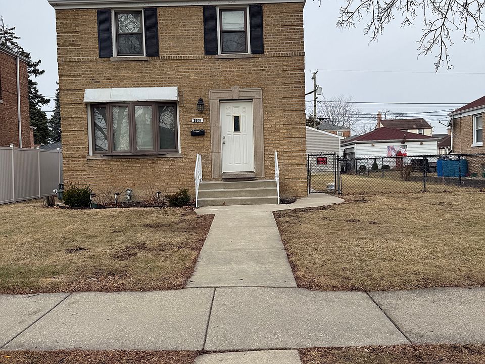 1st image of 2606 Oak St