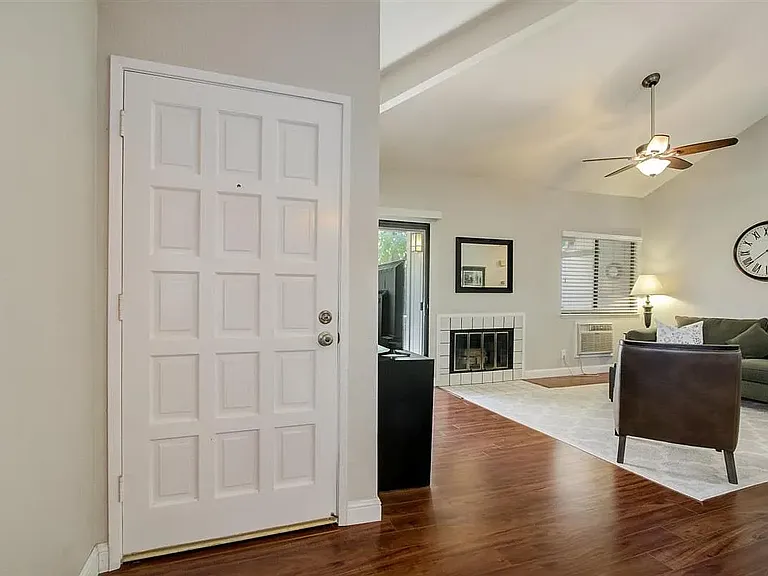 1412 Alma Way — Photo 3