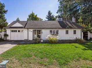15 Carriage House Ln, Riverton, NJ 08077