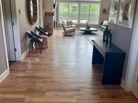 4th image of 1812 Emerald Dr