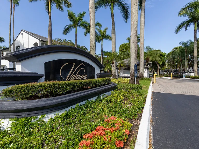 Valencia at Doral — Photo 36