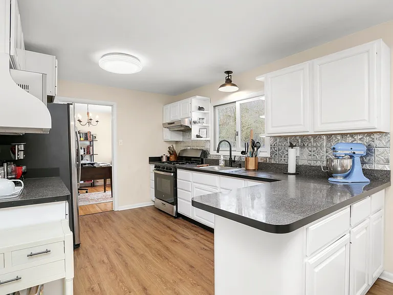 65 Banks Rd — Photo 6