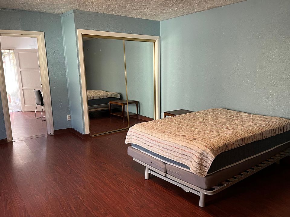 Studio- bedroom/living room area