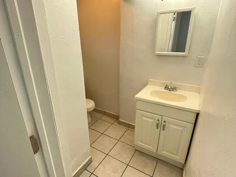 631 NE 8th Ave — Photo 9