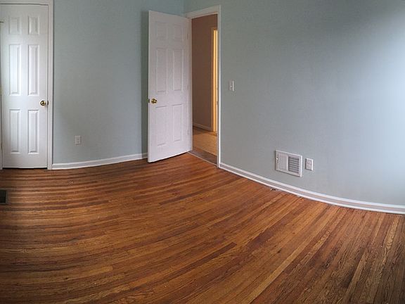 3rd image of 272 Crestwood Ave