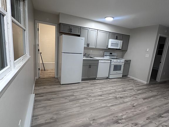 4th image of 5 Simmons St #9