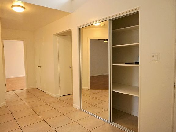 4th image of 212 S E St APT A