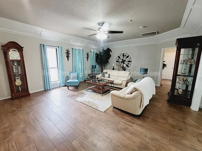 1336 SW 109th Pl — Photo 5