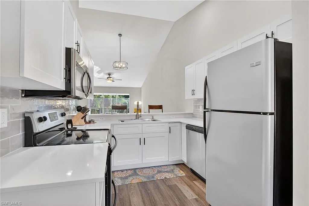 2 bed, 2.0 bath, 1225 sqft, $3,500 — Photo 2