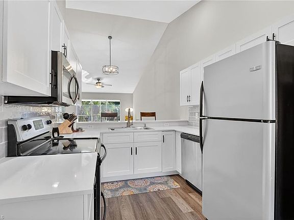 2nd image of 209 Robin Hood Cir Unit 201