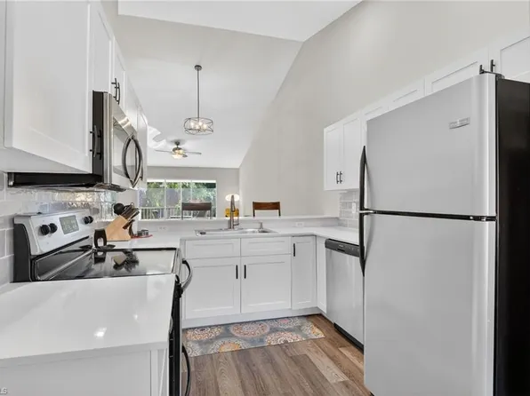 209 Robin Hood Cir Unit 201, Naples, FL 34104