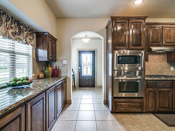 4th image of 493 Oak Hills Ln