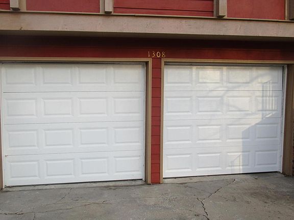 2nd image of 1308 E Hills Dr